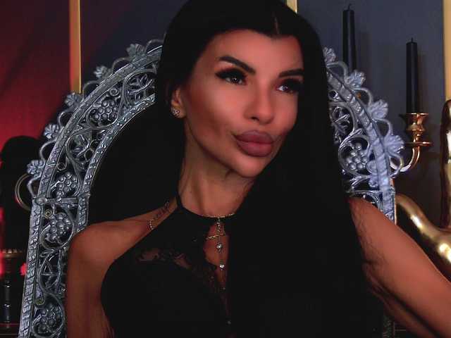 EleniaDevons live cam on BongaCams