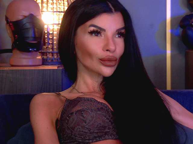 EleniaDevons live cam on BongaCams