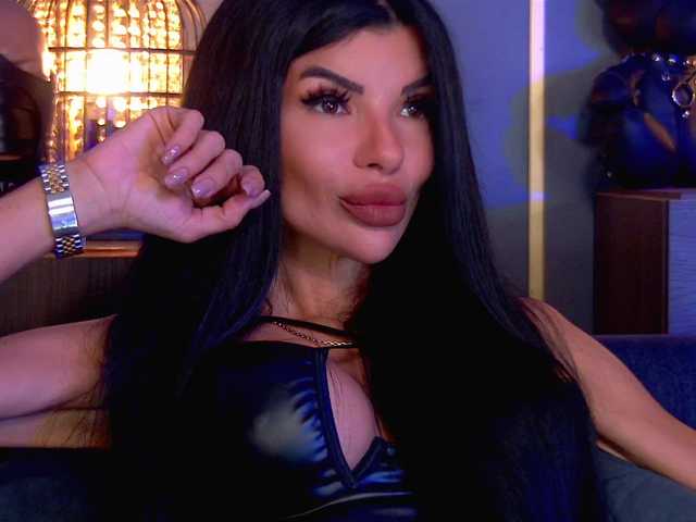 EleniaDevons live cam on BongaCams