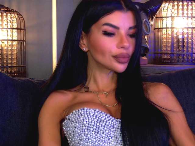 EleniaDevons live cam on BongaCams