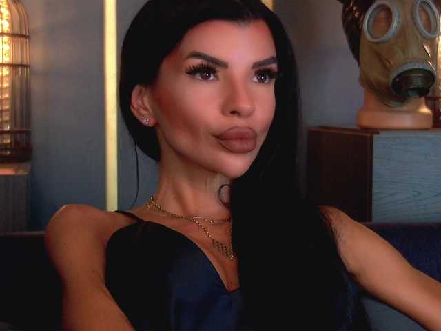 EleniaDevons live cam on BongaCams