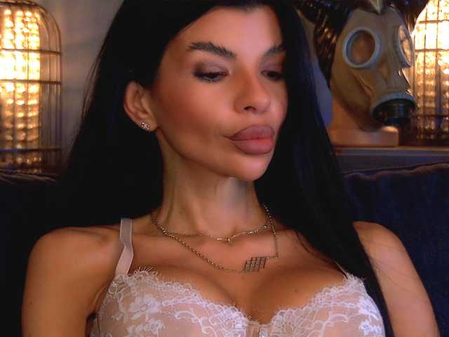 EleniaDevons live cam on BongaCams