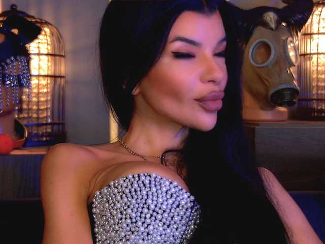 EleniaDevons live cam on BongaCams