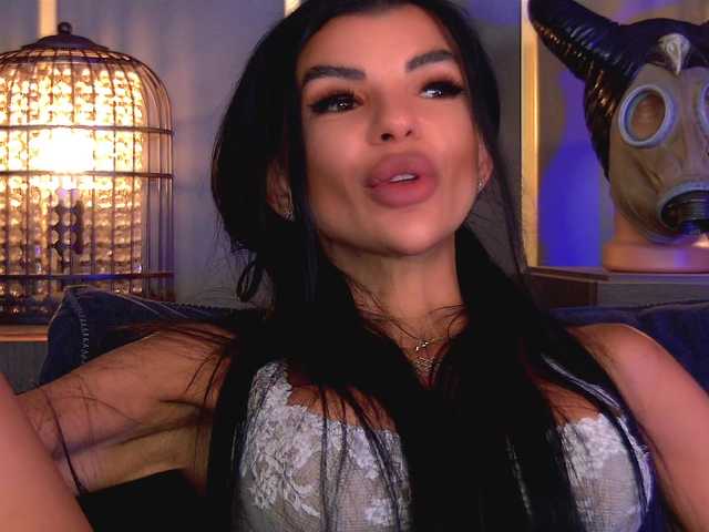 EleniaDevons live cam on BongaCams