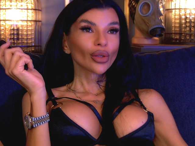 EleniaDevons live cam on BongaCams