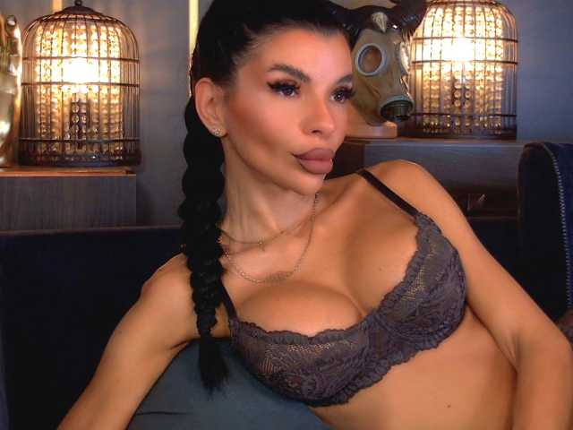 EleniaDevons live cam on BongaCams