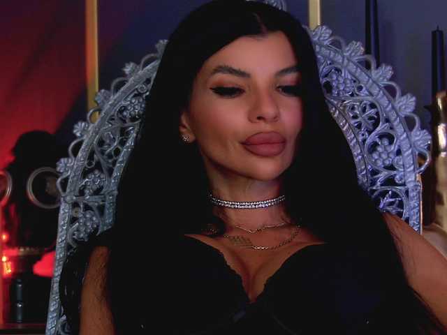 EleniaDevons live cam on BongaCams