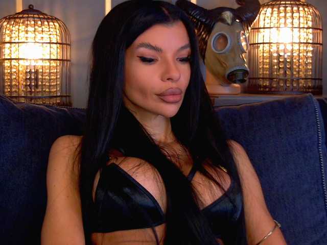 EleniaDevons live cam on BongaCams