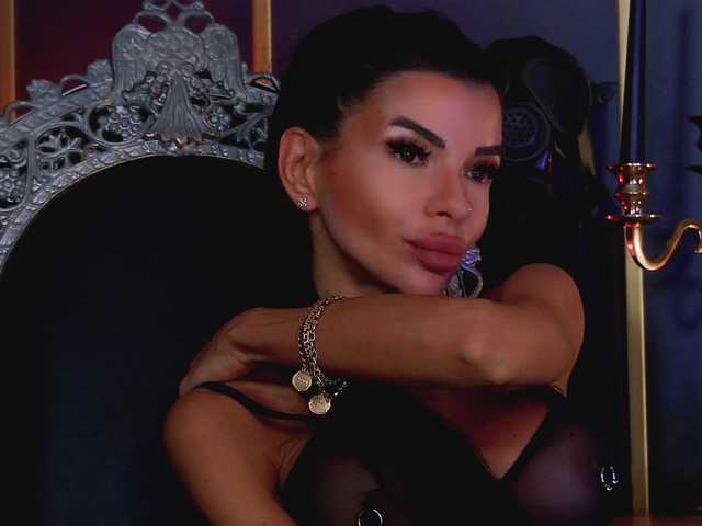 Sex chat gratuit in direct cu EleniaDevons pe BongaCams