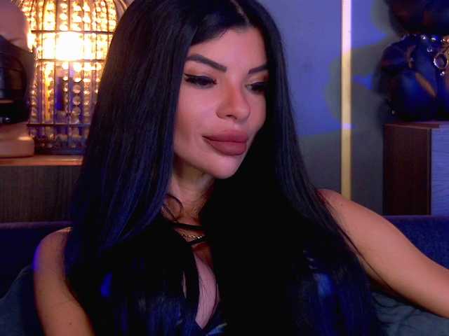 EleniaDevons live cam on BongaCams
