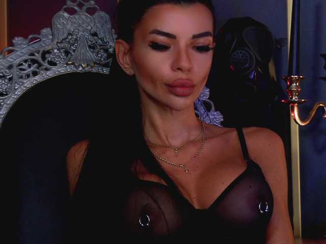 EleniaDevons live cam on BongaCams