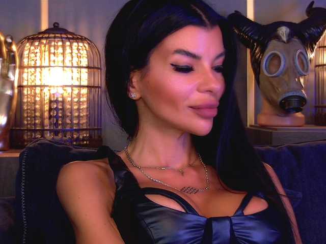 EleniaDevons live cam on BongaCams