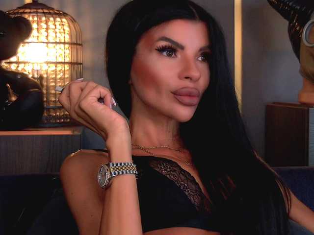 EleniaDevons live cam on BongaCams