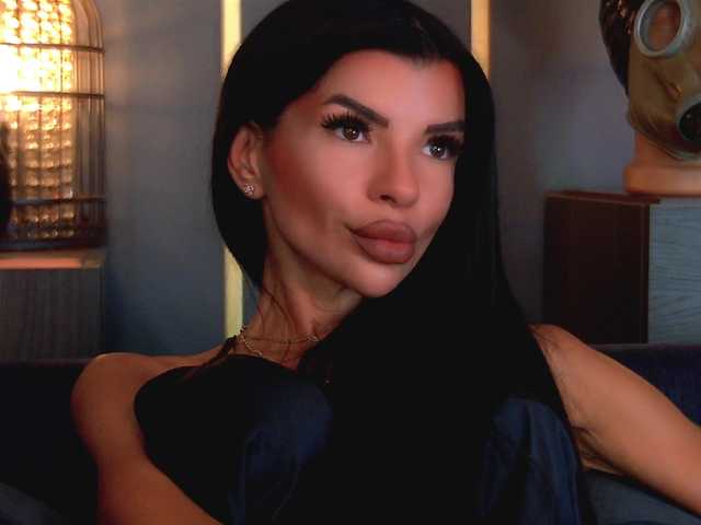 EleniaDevons Live Cam on BongaCams