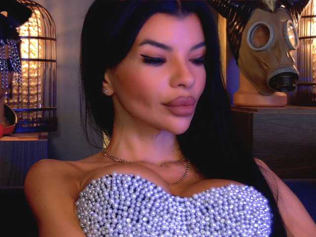 EleniaDevons live cam on BongaCams