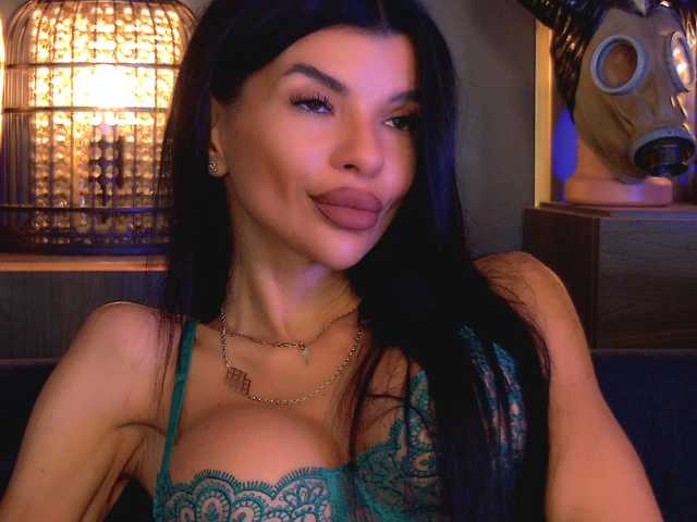 EleniaDevons live cam on BongaCams