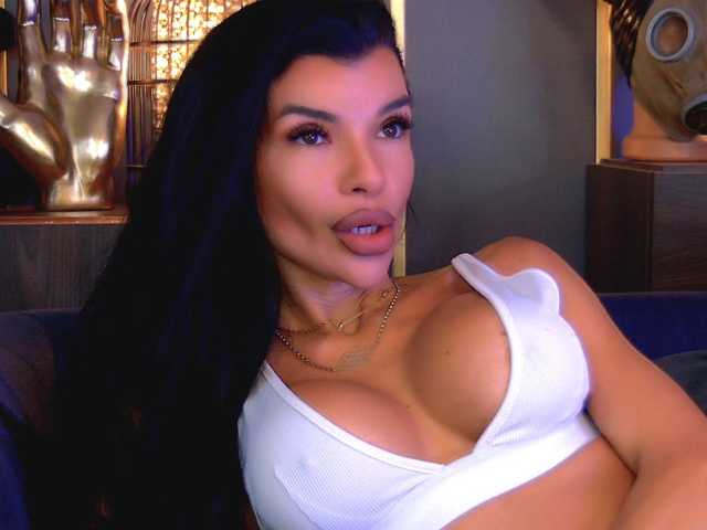 EleniaDevons live cam on BongaCams