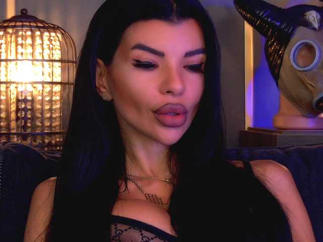 EleniaDevons live cam on BongaCams