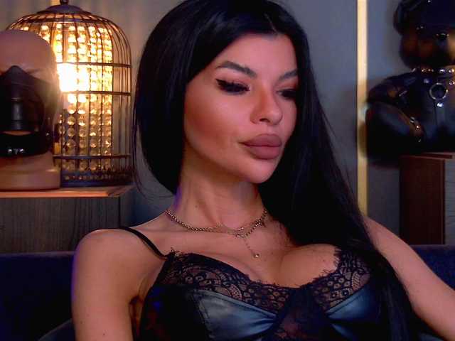 Sex chat gratuit in direct cu EleniaDevons pe BongaCams