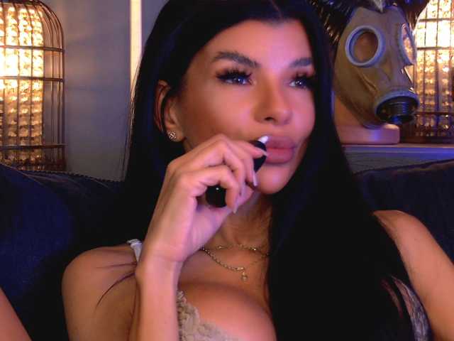 EleniaDevons live cam on BongaCams