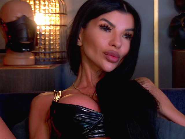 EleniaDevons live cam on BongaCams