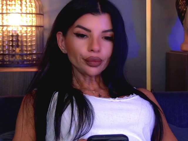 EleniaDevons live cam on BongaCams
