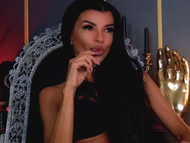 EleniaDevons live cam on BongaCams