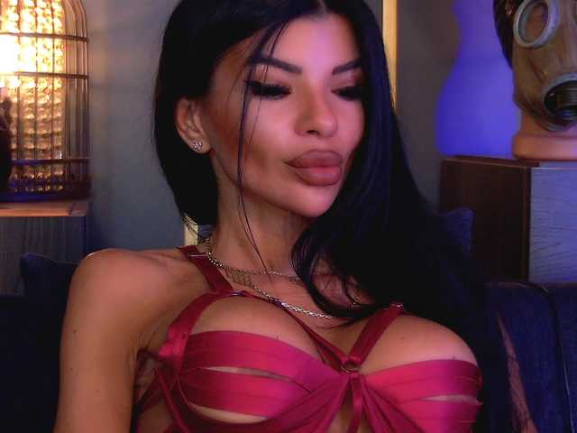 EleniaDevons live cam on BongaCams