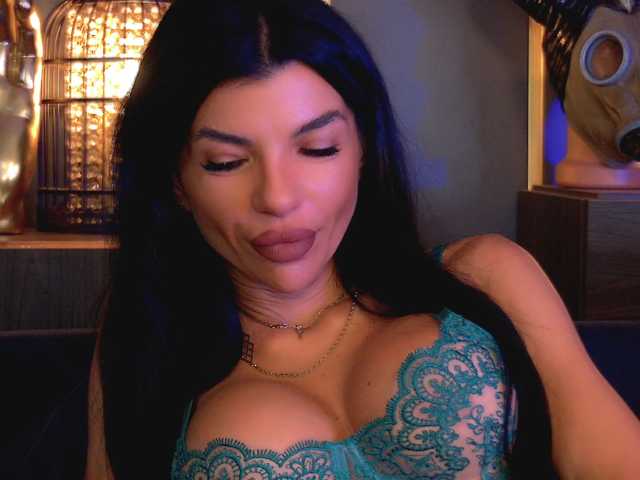 EleniaDevons live cam on BongaCams