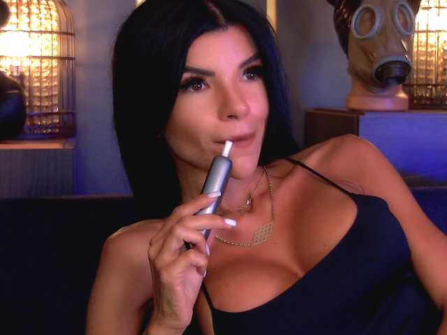EleniaDevons live cam on BongaCams