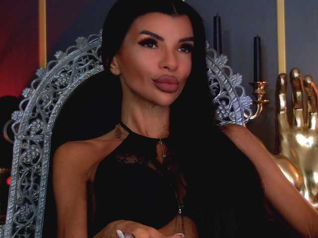 EleniaDevons live cam on BongaCams