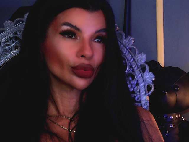 EleniaDevons live cam on BongaCams
