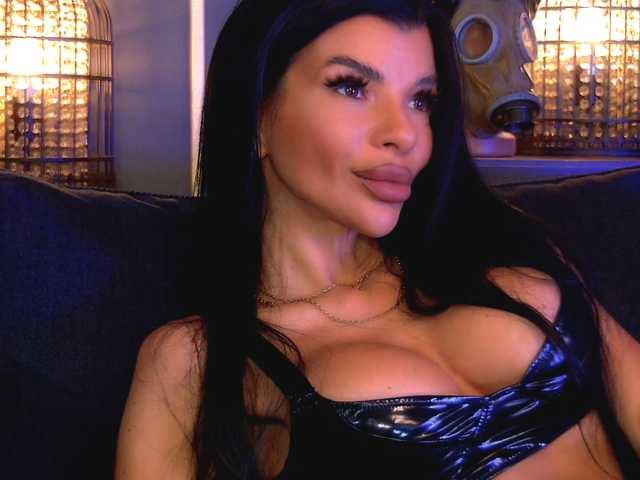 EleniaDevons live cam on BongaCams