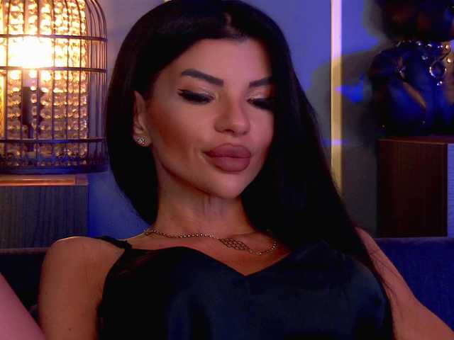 EleniaDevons live cam on BongaCams