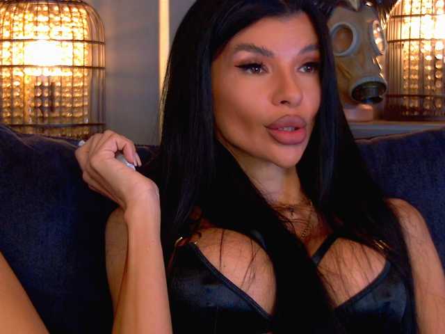 EleniaDevons, live now on BongaCams