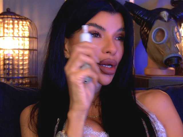 EleniaDevons live cam on BongaCams