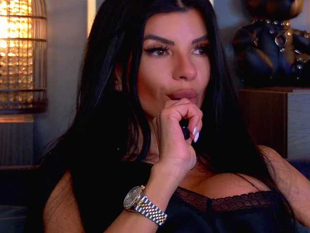 EleniaDevons live cam on BongaCams