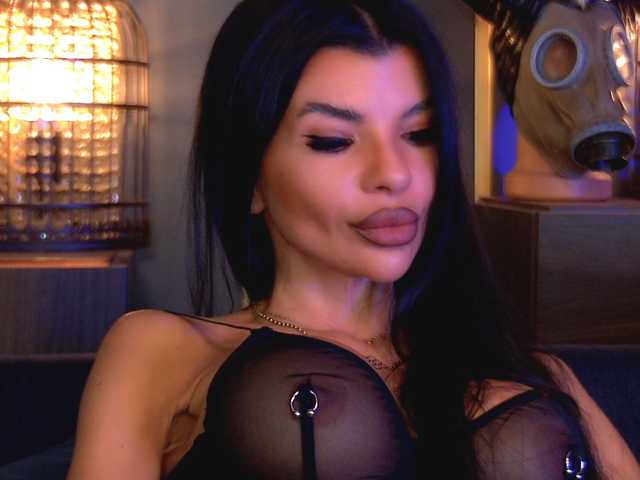 EleniaDevons live cam on BongaCams