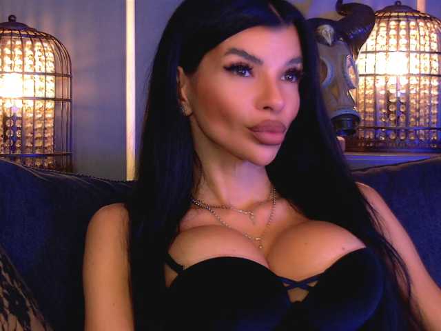 EleniaDevons live cam preview
