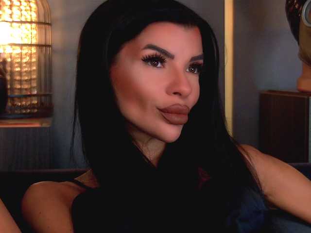 EleniaDevons live cam on BongaCams