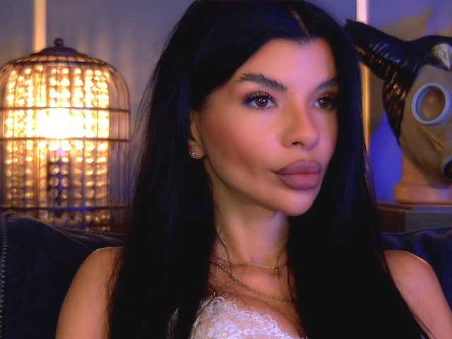 EleniaDevons live cam on BongaCams