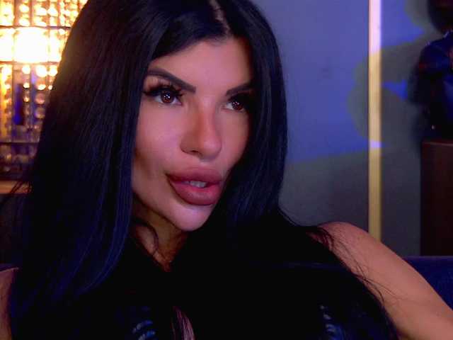 EleniaDevons live cam on BongaCams