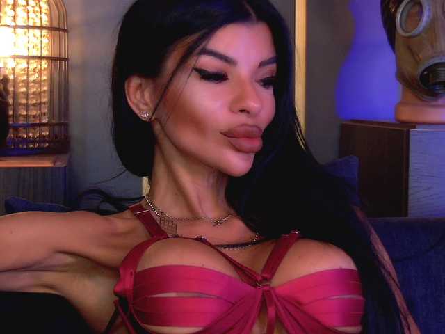 EleniaDevons live cam on BongaCams