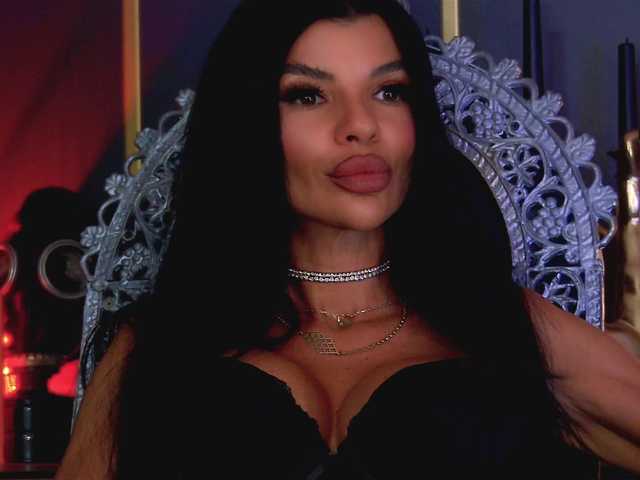 EleniaDevons live cam on BongaCams