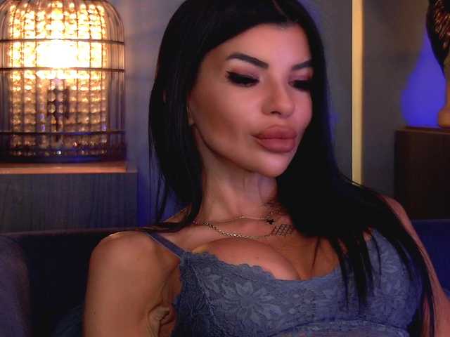 Sex chat gratuit in direct cu EleniaDevons pe BongaCams