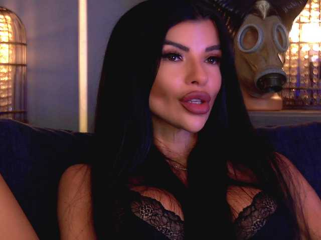 EleniaDevons live cam on BongaCams