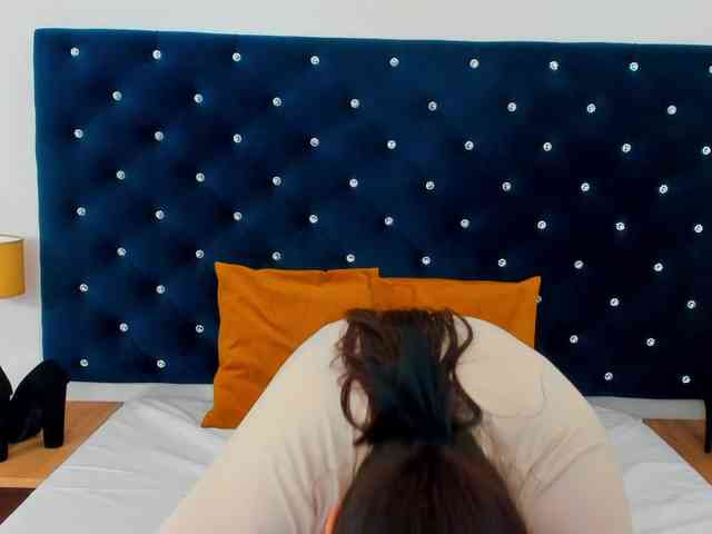 Model: EvaHorny