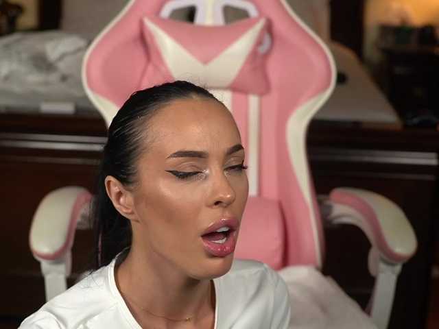 katyerave live cam on BongaCams