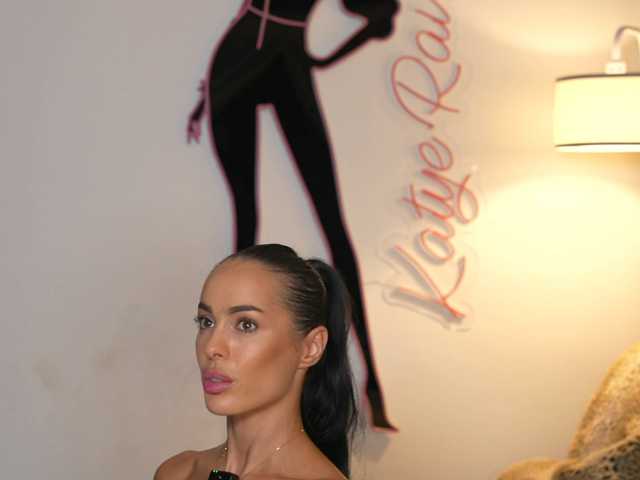 katyerave, en directo ahora en BongaCams