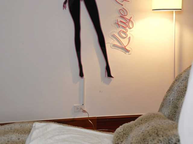 katyerave, en directo ahora en BongaCams